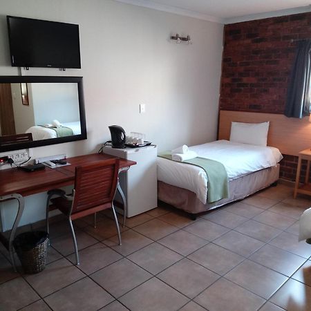 24 Onvrey 3 Star Guest House Boksburg Extérieur photo