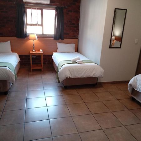 24 Onvrey 3 Star Guest House Boksburg Extérieur photo