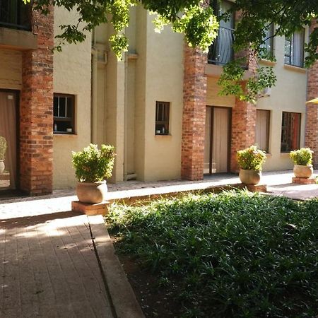 24 Onvrey 3 Star Guest House Boksburg Extérieur photo