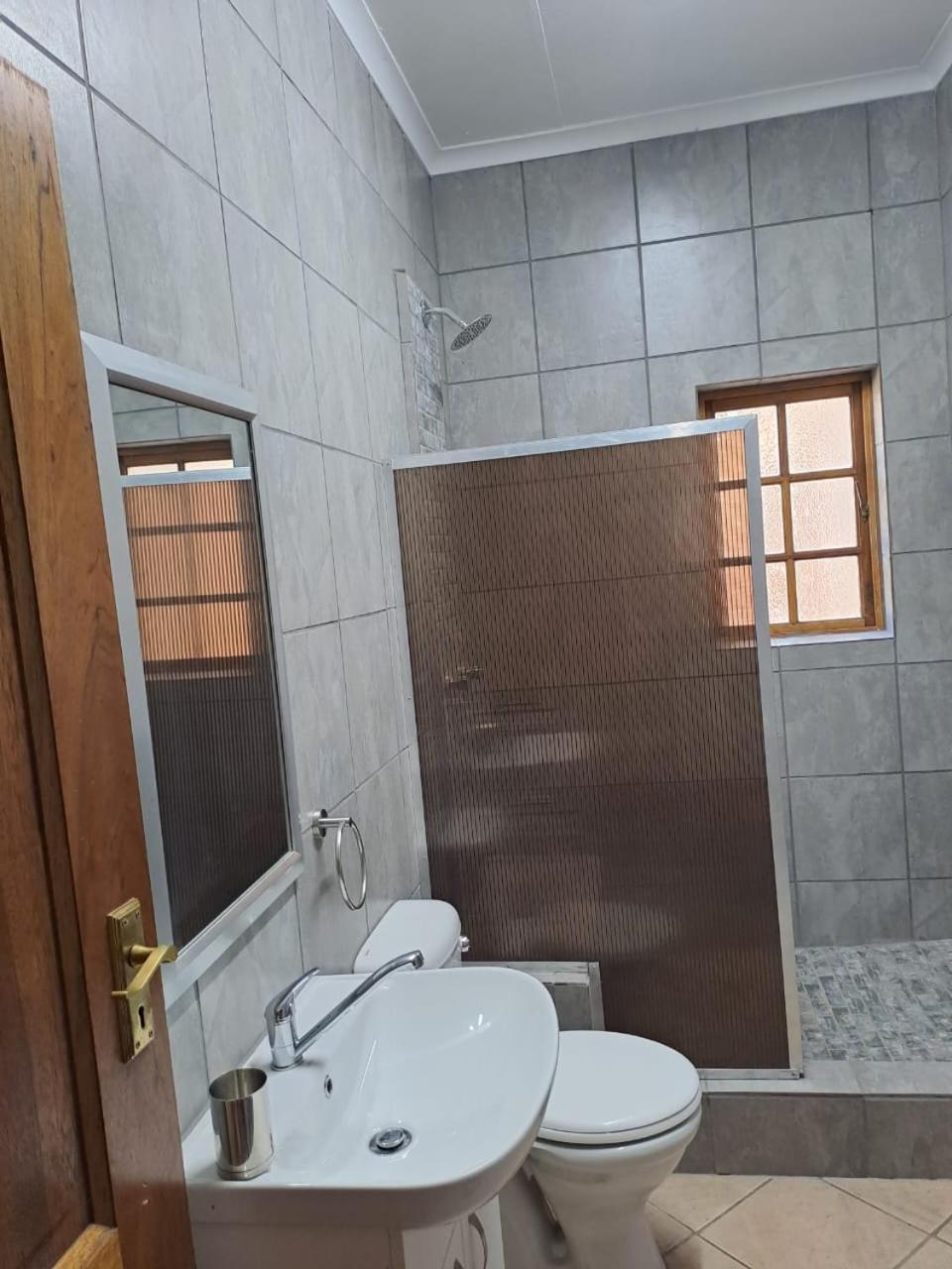 24 Onvrey 3 Star Guest House Boksburg Extérieur photo