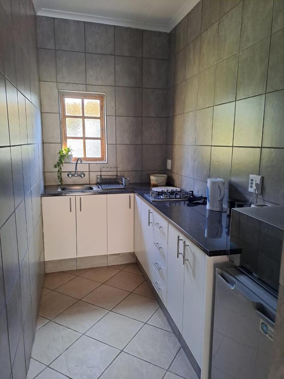 24 Onvrey 3 Star Guest House Boksburg Extérieur photo