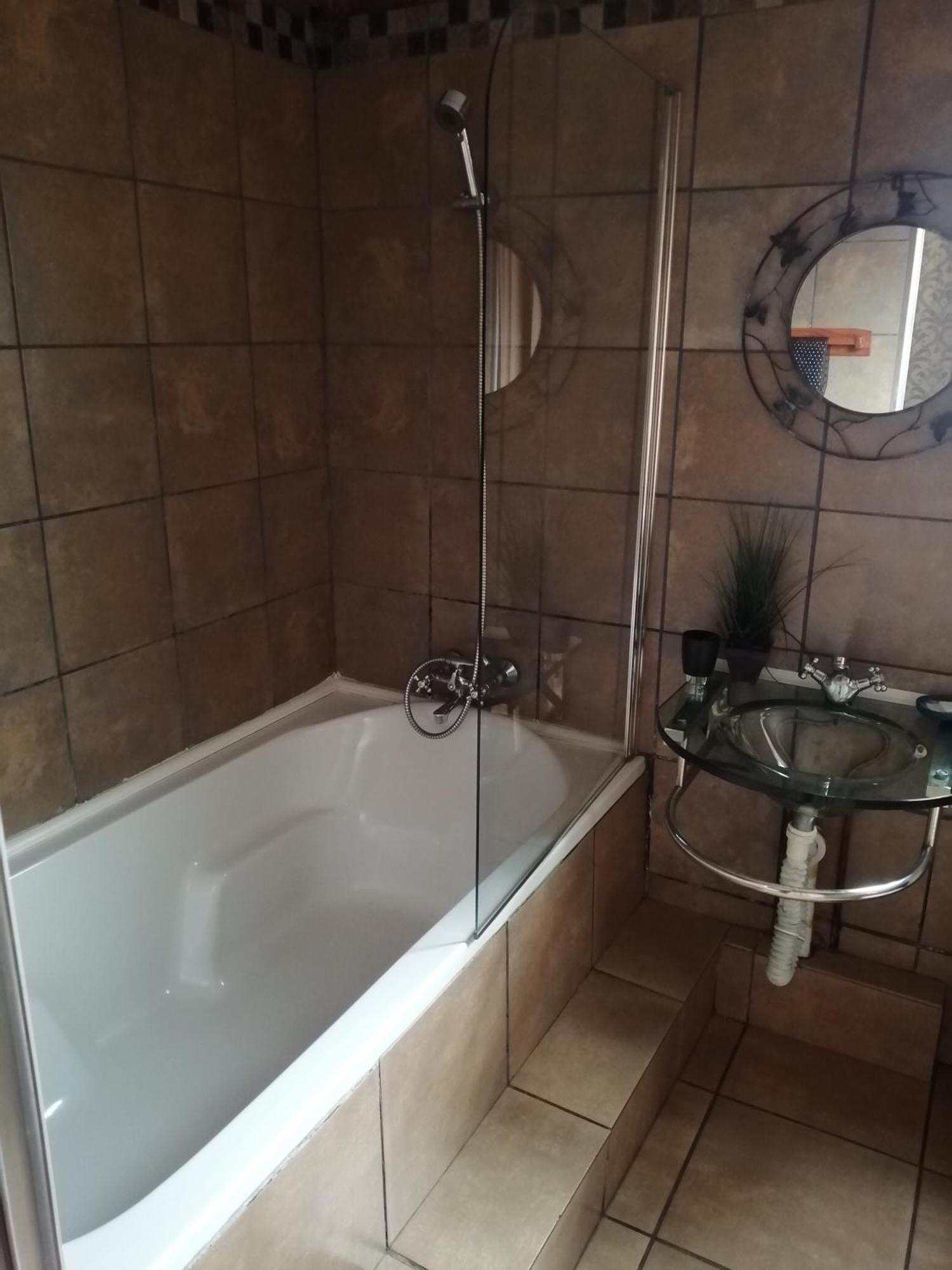 24 Onvrey 3 Star Guest House Boksburg Extérieur photo