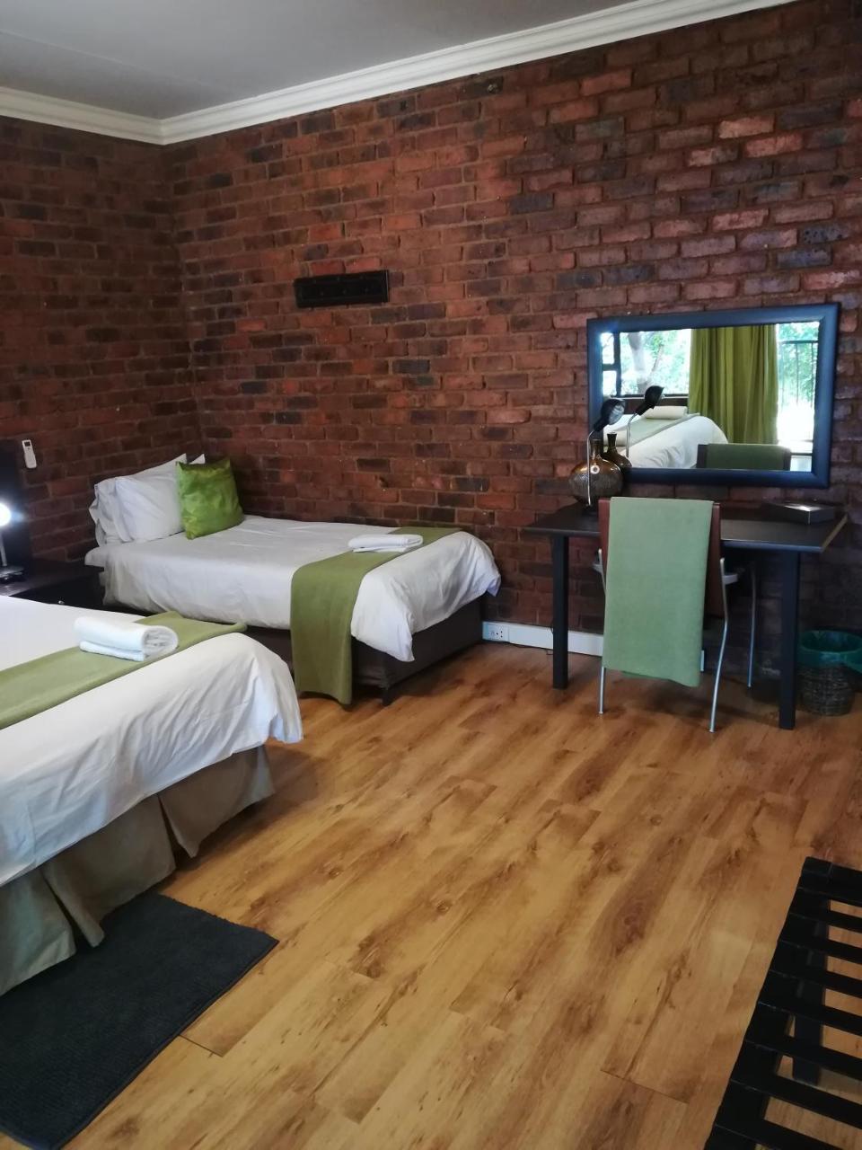 24 Onvrey 3 Star Guest House Boksburg Extérieur photo
