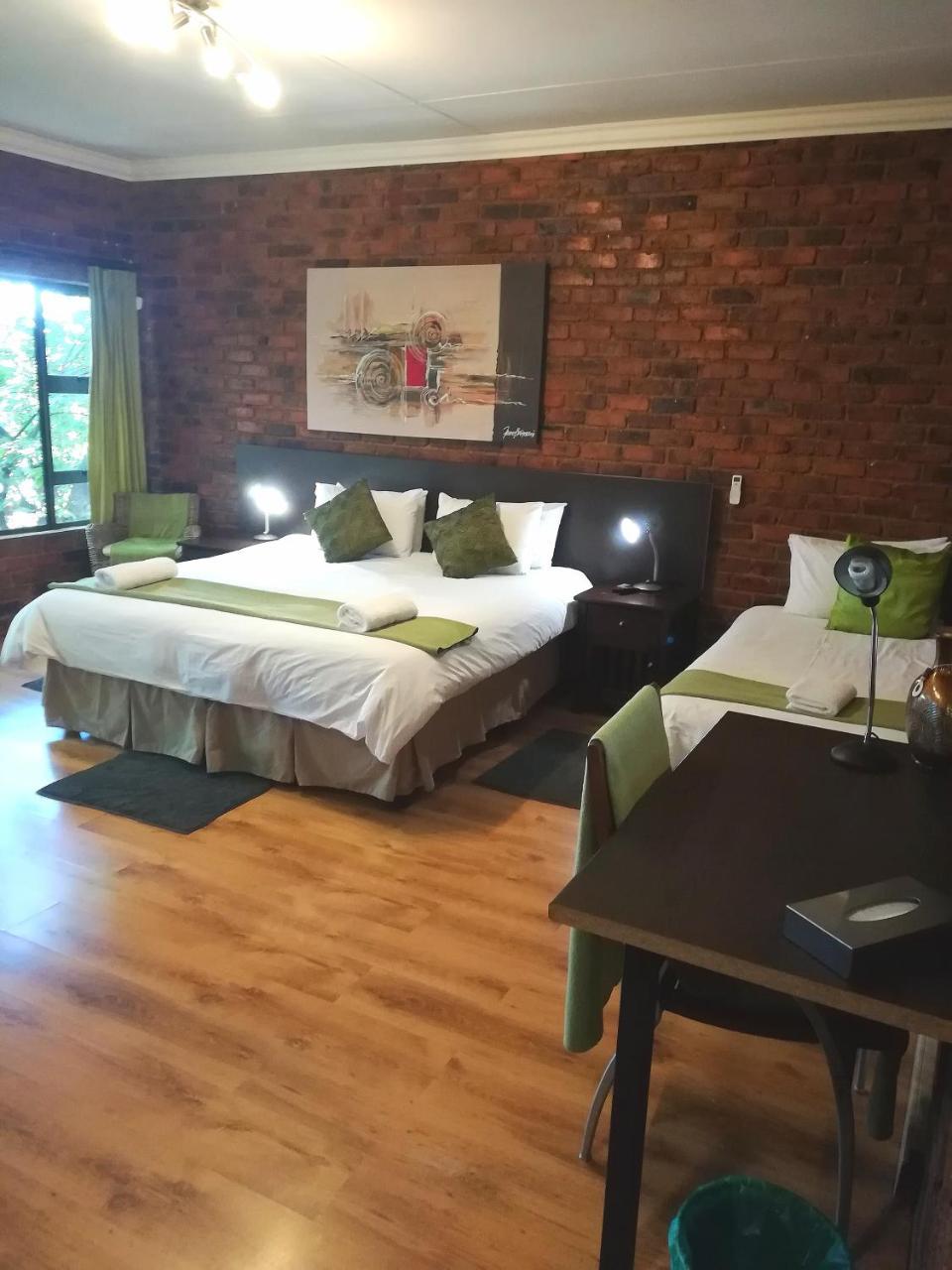 24 Onvrey 3 Star Guest House Boksburg Extérieur photo